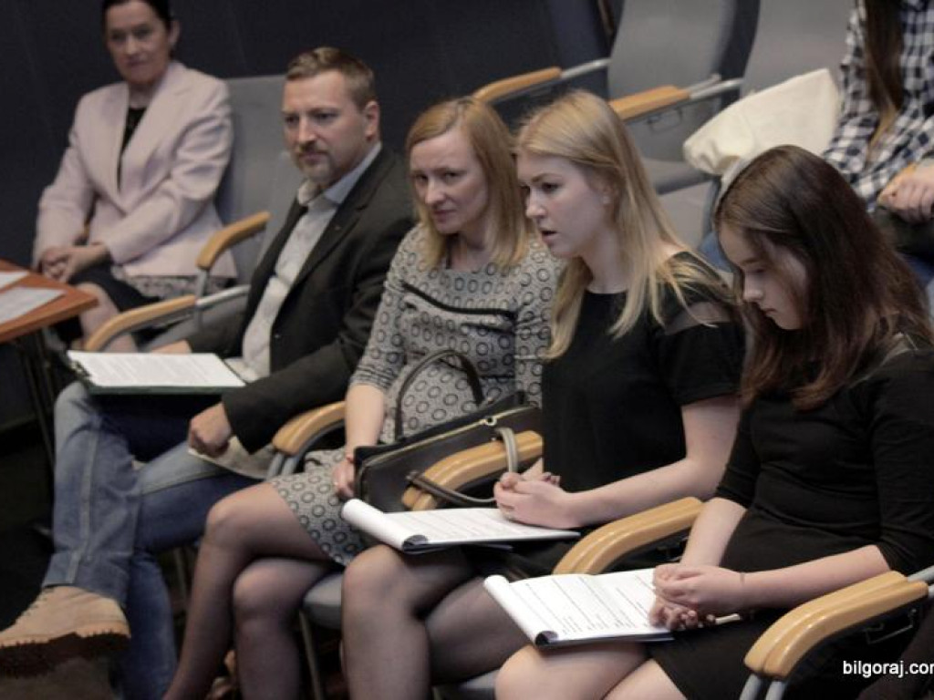 Powiatowy Międzygimnazjalny Konkurs Recytatorski Poezji i Prozy Obcojęzycznej (FOTO, WYNIKI)