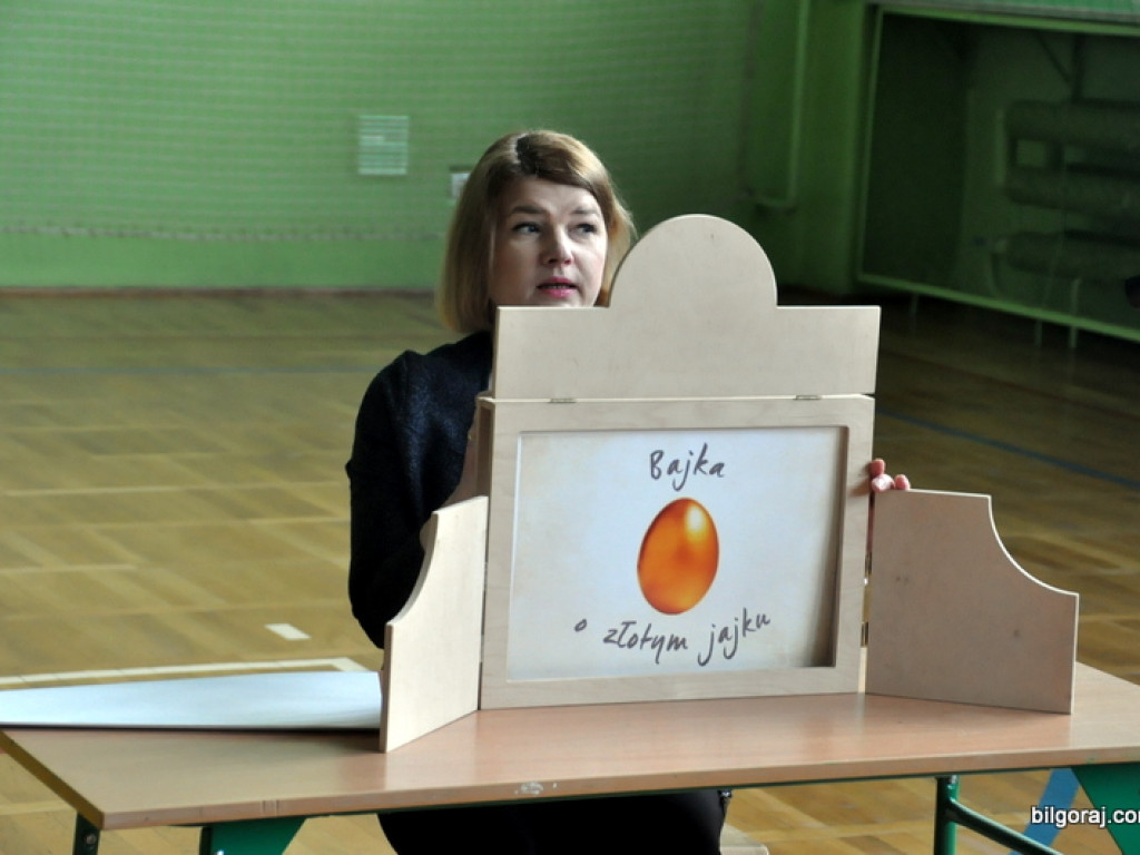 Emerytowani nauczyciele na spotkaniu z młodzieżą w Zespole Szkolno - Rewalidacyjnym w Biłgoraju (FOTO)