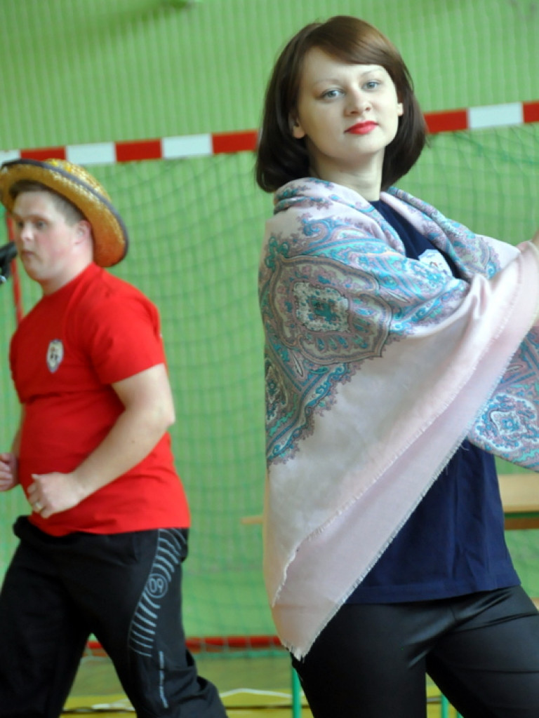 Emerytowani nauczyciele na spotkaniu z młodzieżą w Zespole Szkolno - Rewalidacyjnym w Biłgoraju (FOTO)