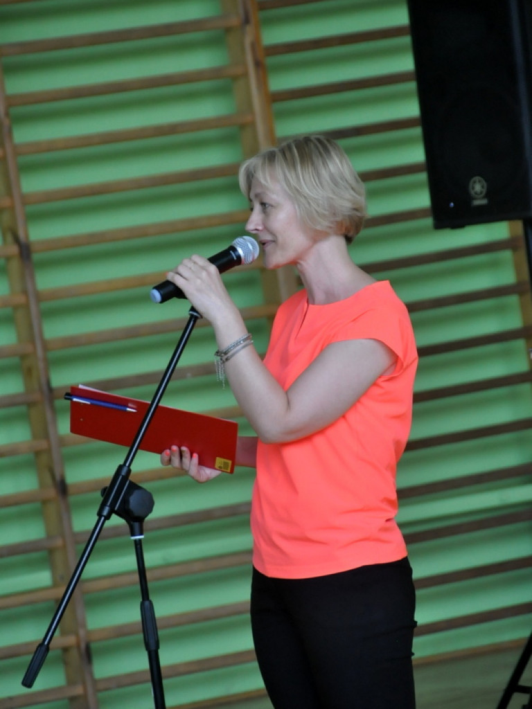 Emerytowani nauczyciele na spotkaniu z młodzieżą w Zespole Szkolno - Rewalidacyjnym w Biłgoraju (FOTO)