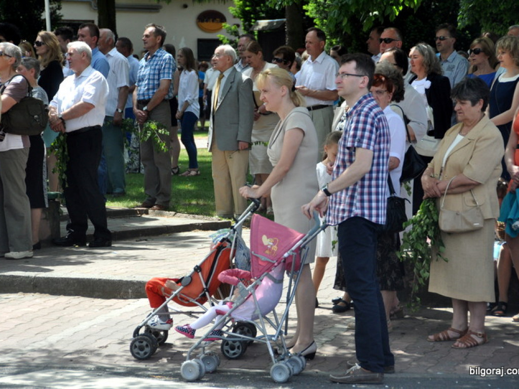 Boże Ciało: Procesje eucharystyczne na ulicach miast (FOTO, VIDEO)