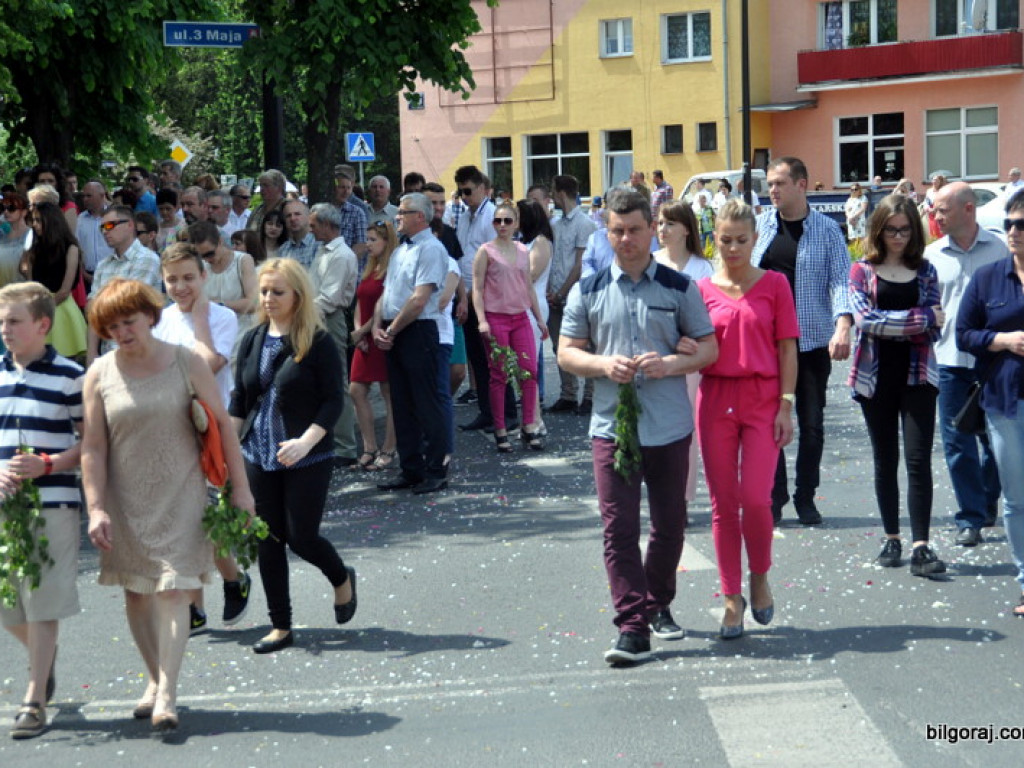 Boże Ciało: Procesje eucharystyczne na ulicach miast (FOTO, VIDEO)
