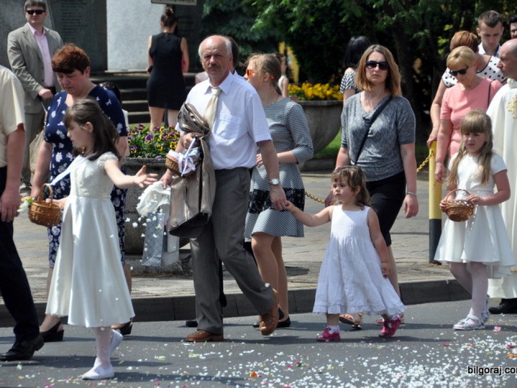 Boże Ciało: Procesje eucharystyczne na ulicach miast (FOTO, VIDEO)