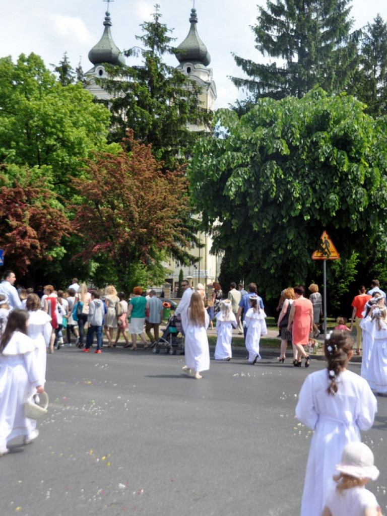 Boże Ciało: Procesje eucharystyczne na ulicach miast (FOTO, VIDEO)
