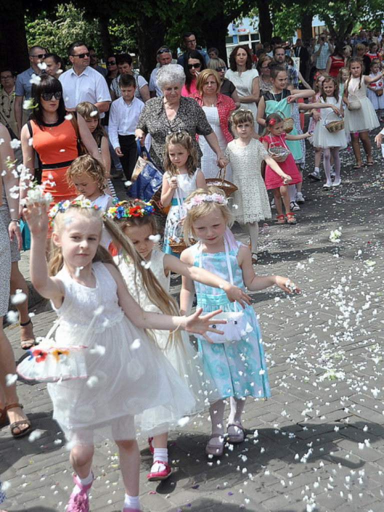 Boże Ciało: Procesje eucharystyczne na ulicach miast (FOTO, VIDEO)