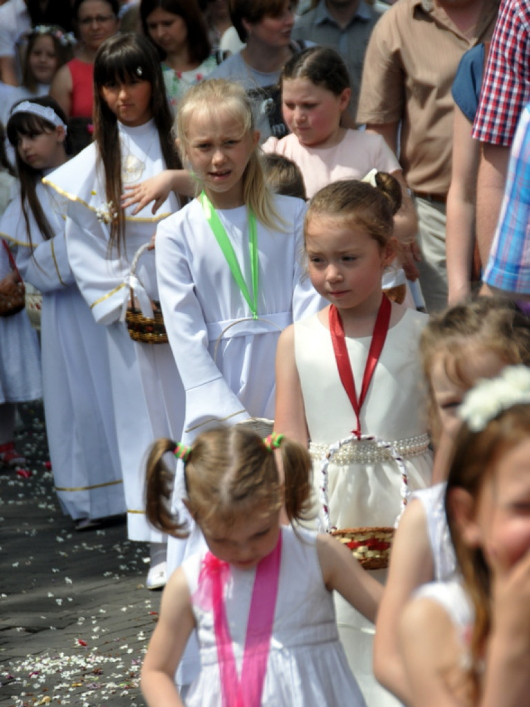 Boże Ciało: Procesje eucharystyczne na ulicach miast (FOTO, VIDEO)