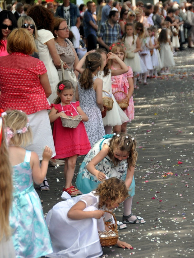 Boże Ciało: Procesje eucharystyczne na ulicach miast (FOTO, VIDEO)