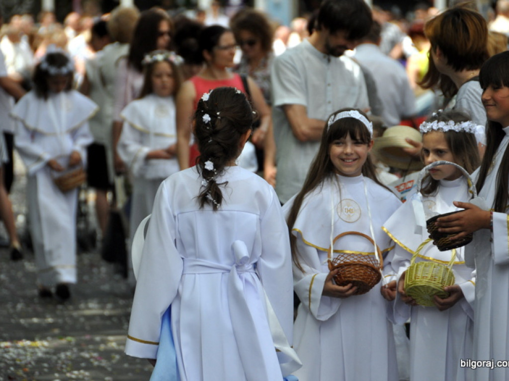 Boże Ciało: Procesje eucharystyczne na ulicach miast (FOTO, VIDEO)