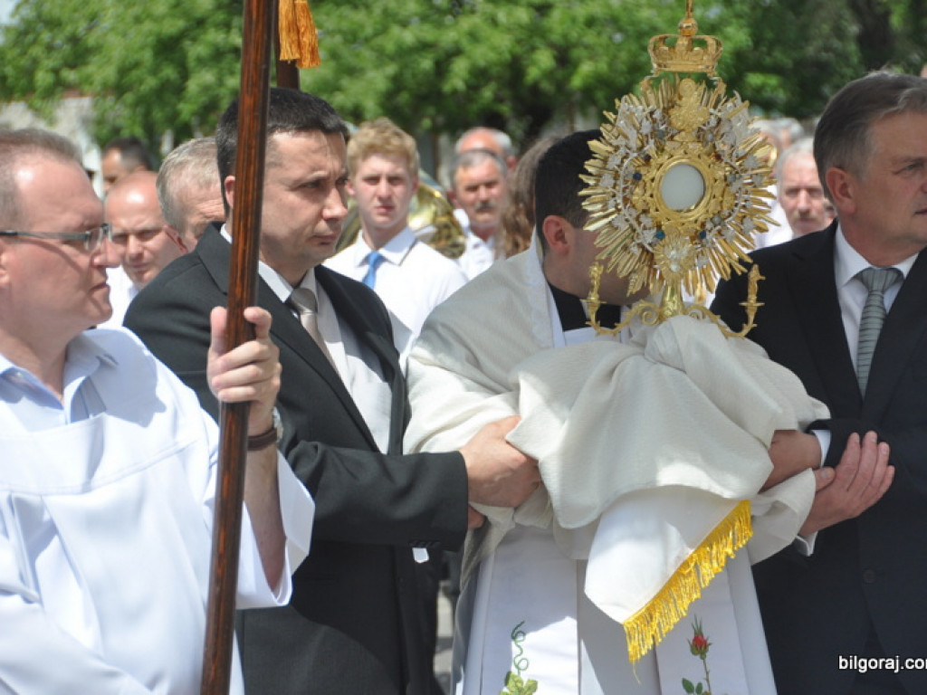 Boże Ciało: Procesje eucharystyczne na ulicach miast (FOTO, VIDEO)