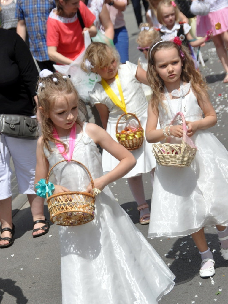 Boże Ciało: Procesje eucharystyczne na ulicach miast (FOTO, VIDEO)