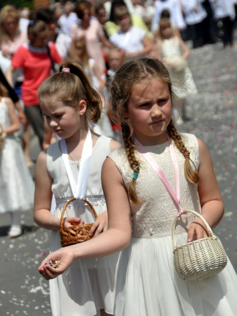 Boże Ciało: Procesje eucharystyczne na ulicach miast (FOTO, VIDEO)