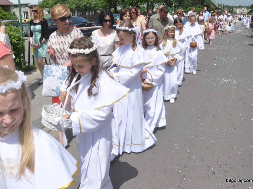 Boże Ciało: Procesje eucharystyczne na ulicach miast (FOTO, VIDEO)