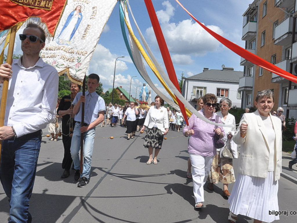 Boże Ciało: Procesje eucharystyczne na ulicach miast (FOTO, VIDEO)