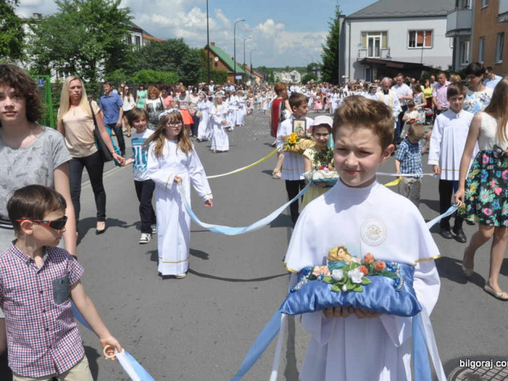 Boże Ciało: Procesje eucharystyczne na ulicach miast (FOTO, VIDEO)