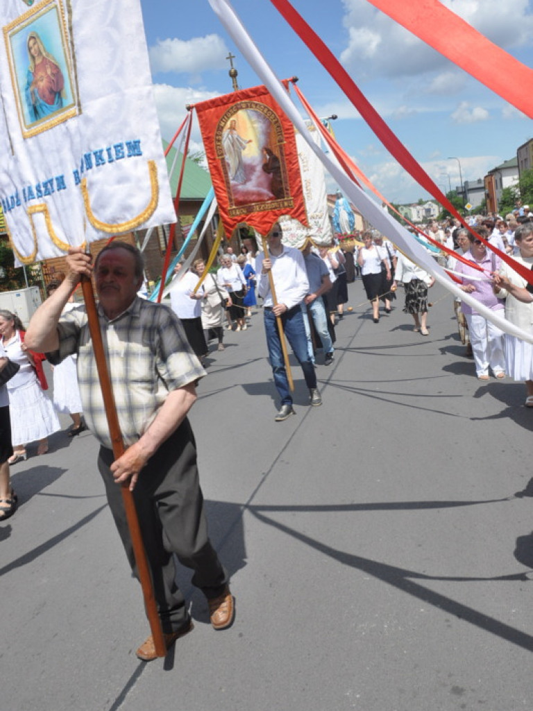 Boże Ciało: Procesje eucharystyczne na ulicach miast (FOTO, VIDEO)