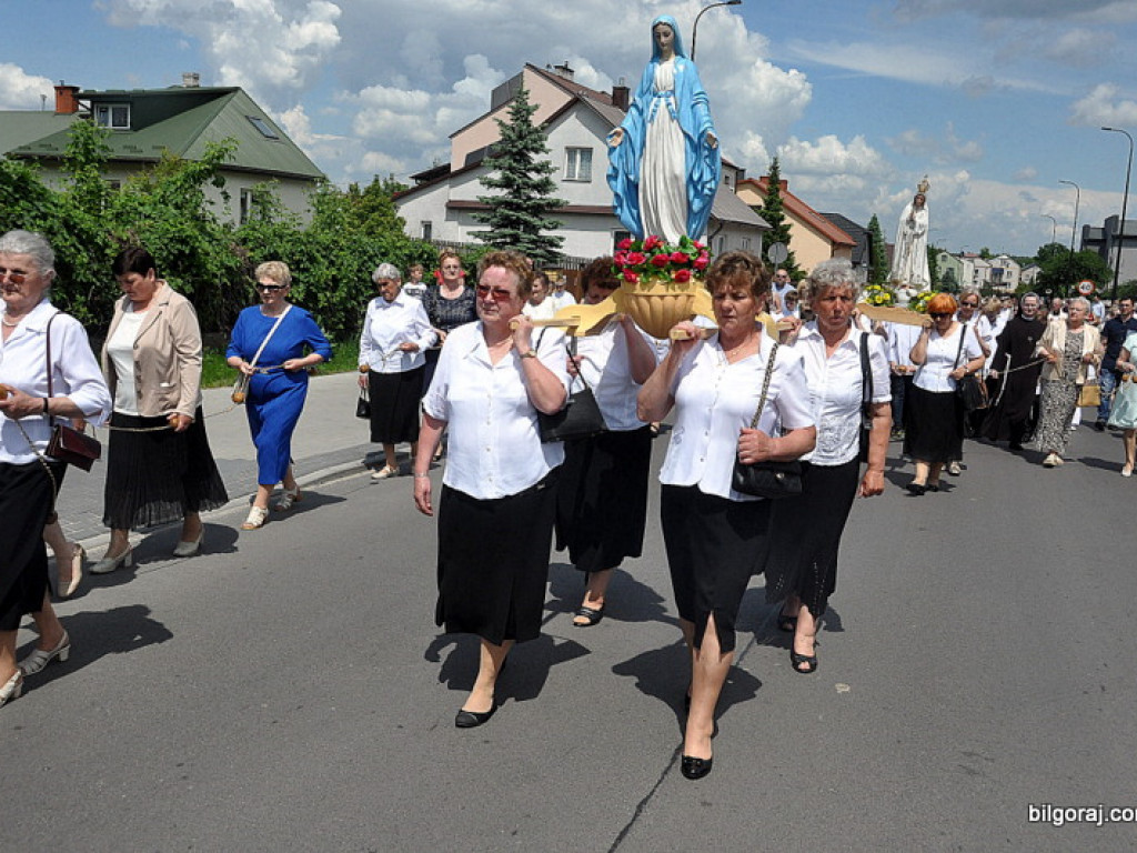 Boże Ciało: Procesje eucharystyczne na ulicach miast (FOTO, VIDEO)