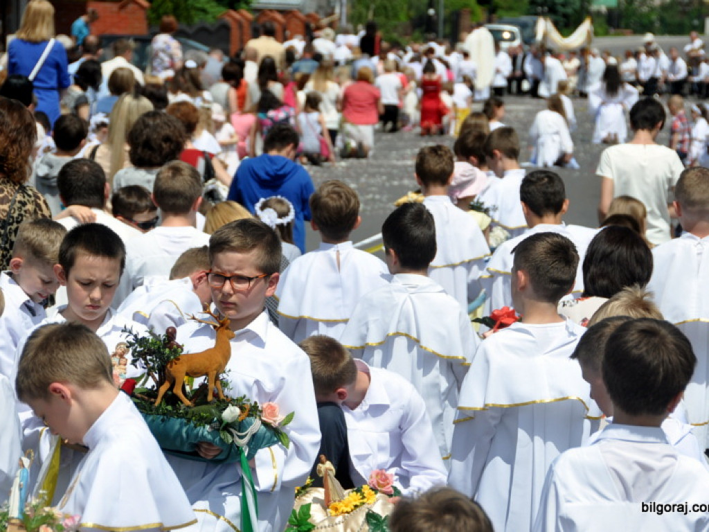 Boże Ciało: Procesje eucharystyczne na ulicach miast (FOTO, VIDEO)