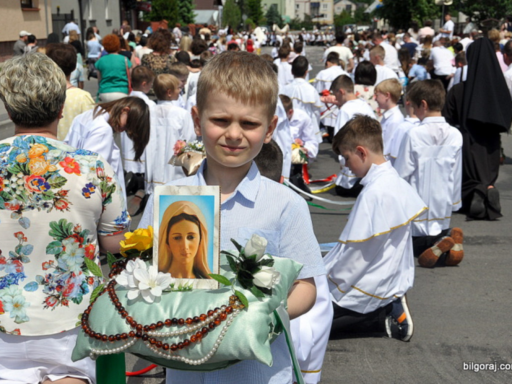 Boże Ciało: Procesje eucharystyczne na ulicach miast (FOTO, VIDEO)