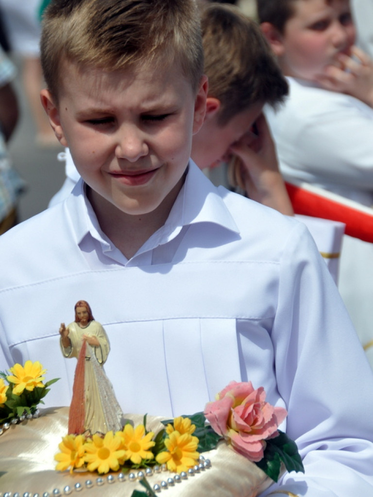Boże Ciało: Procesje eucharystyczne na ulicach miast (FOTO, VIDEO)