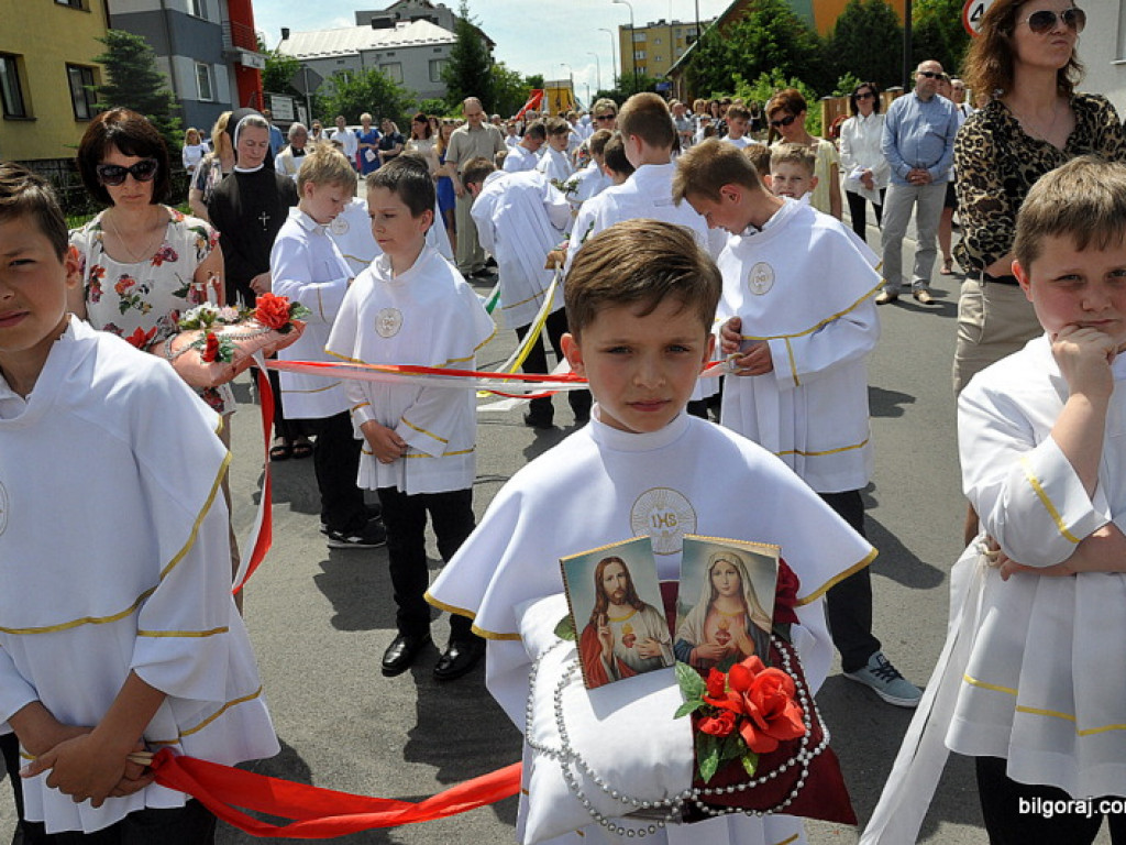 Boże Ciało: Procesje eucharystyczne na ulicach miast (FOTO, VIDEO)