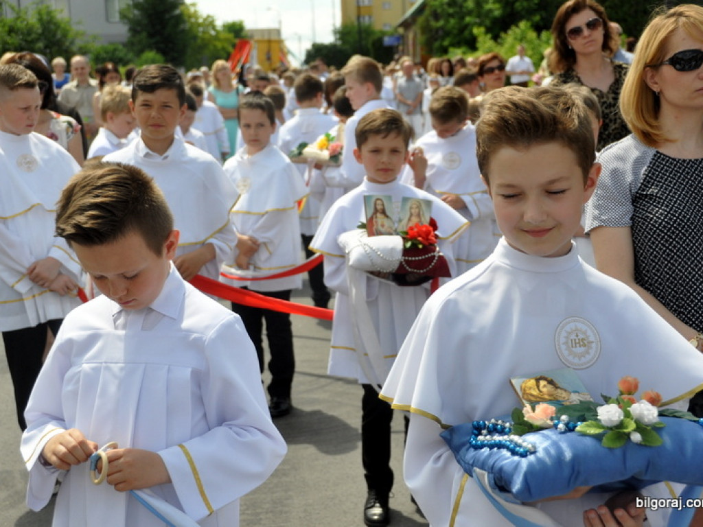 Boże Ciało: Procesje eucharystyczne na ulicach miast (FOTO, VIDEO)