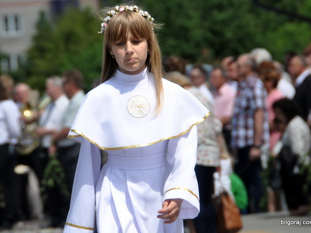 Boże Ciało: Procesje eucharystyczne na ulicach miast (FOTO, VIDEO)