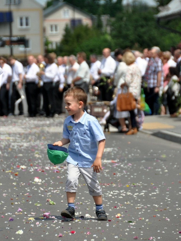 Boże Ciało: Procesje eucharystyczne na ulicach miast (FOTO, VIDEO)