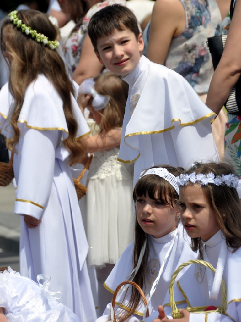 Boże Ciało: Procesje eucharystyczne na ulicach miast (FOTO, VIDEO)