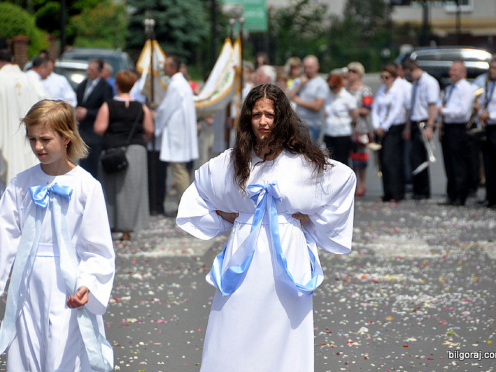 Boże Ciało: Procesje eucharystyczne na ulicach miast (FOTO, VIDEO)