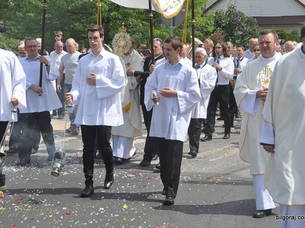 Boże Ciało: Procesje eucharystyczne na ulicach miast (FOTO, VIDEO)