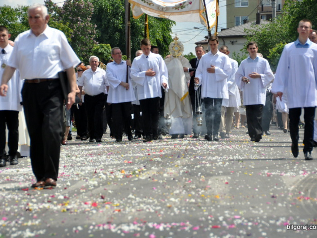 Boże Ciało: Procesje eucharystyczne na ulicach miast (FOTO, VIDEO)