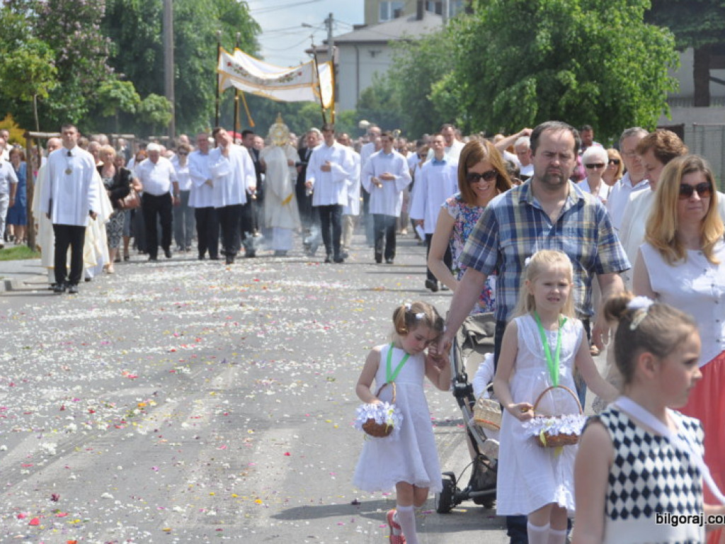 Boże Ciało: Procesje eucharystyczne na ulicach miast (FOTO, VIDEO)