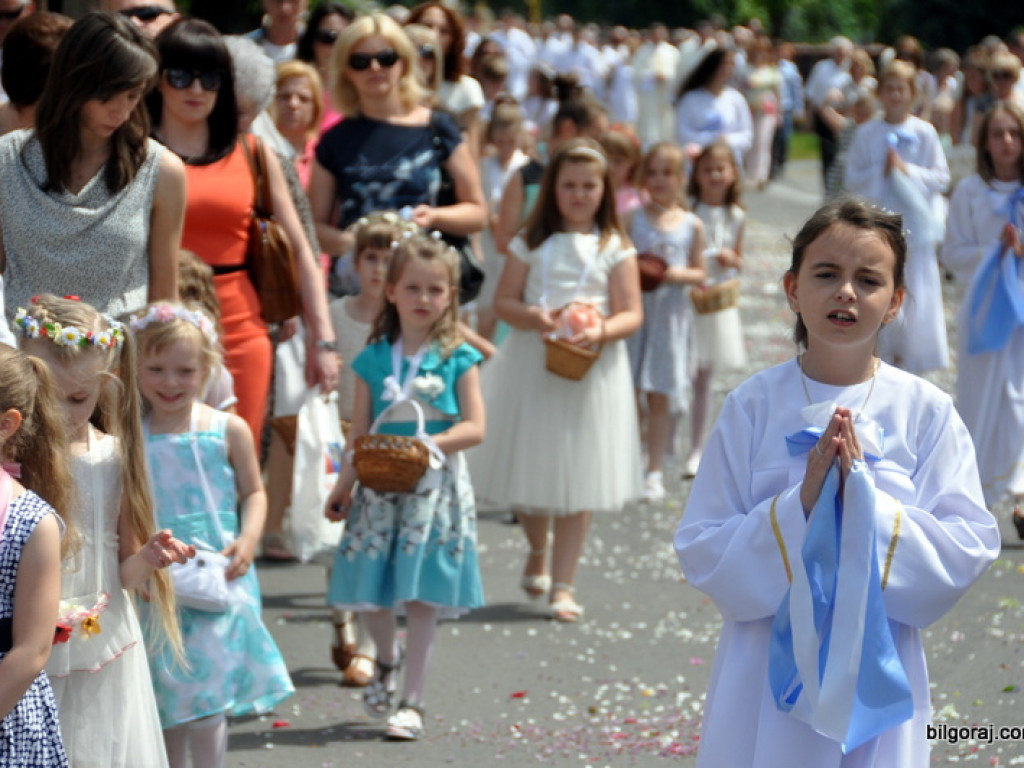 Boże Ciało: Procesje eucharystyczne na ulicach miast (FOTO, VIDEO)