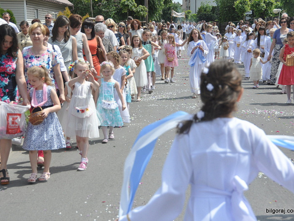 Boże Ciało: Procesje eucharystyczne na ulicach miast (FOTO, VIDEO)