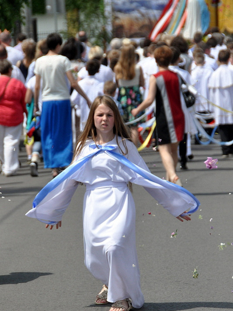 Boże Ciało: Procesje eucharystyczne na ulicach miast (FOTO, VIDEO)