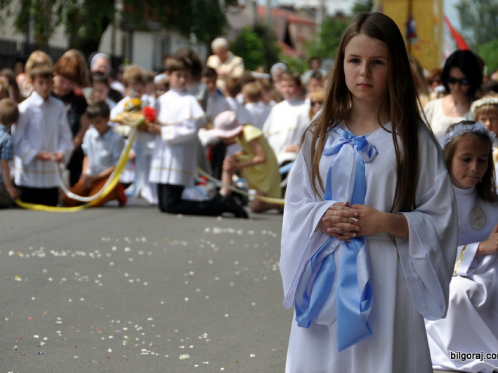 Boże Ciało: Procesje eucharystyczne na ulicach miast (FOTO, VIDEO)