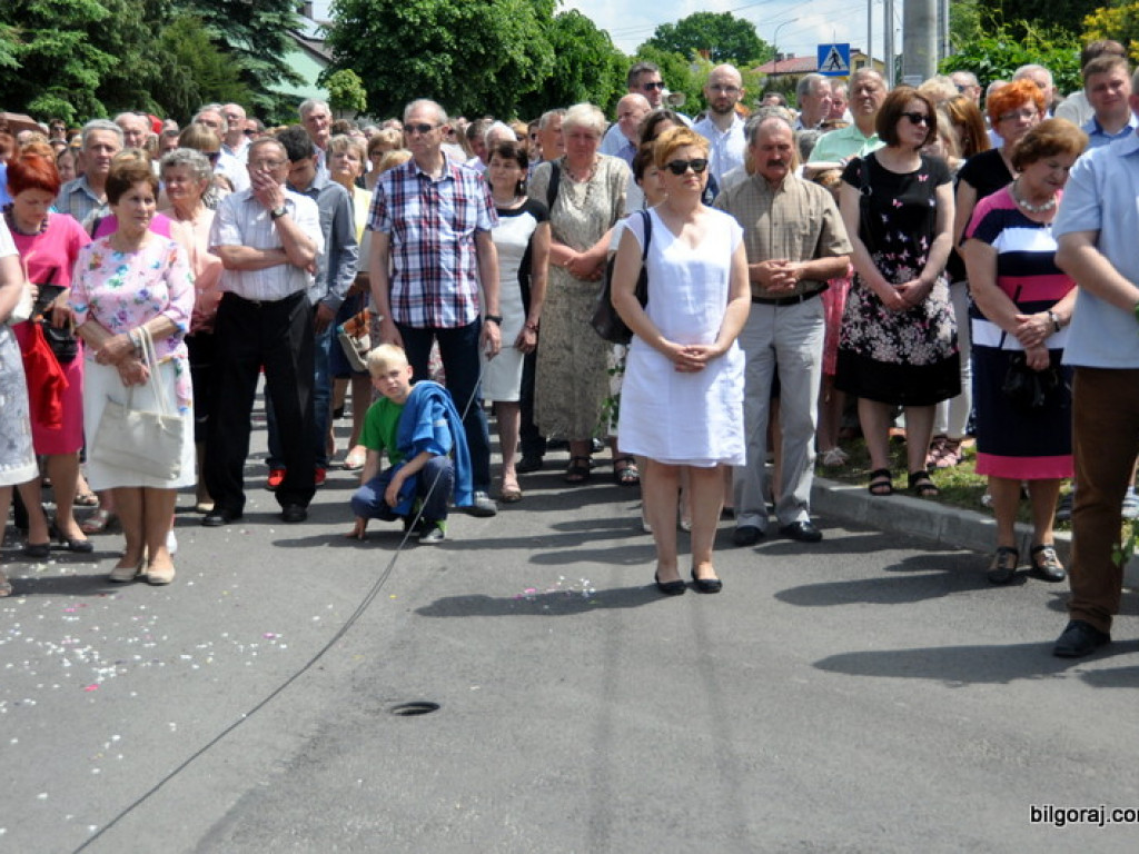 Boże Ciało: Procesje eucharystyczne na ulicach miast (FOTO, VIDEO)