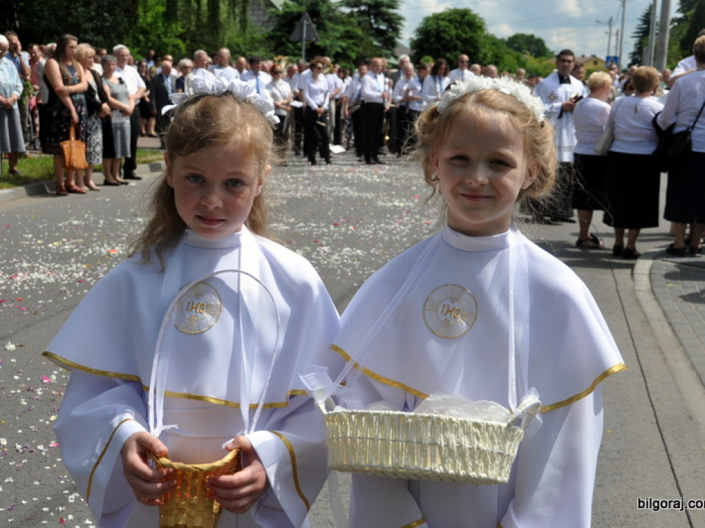 Boże Ciało: Procesje eucharystyczne na ulicach miast (FOTO, VIDEO)