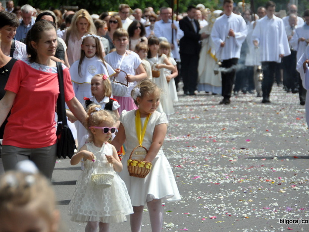Boże Ciało: Procesje eucharystyczne na ulicach miast (FOTO, VIDEO)
