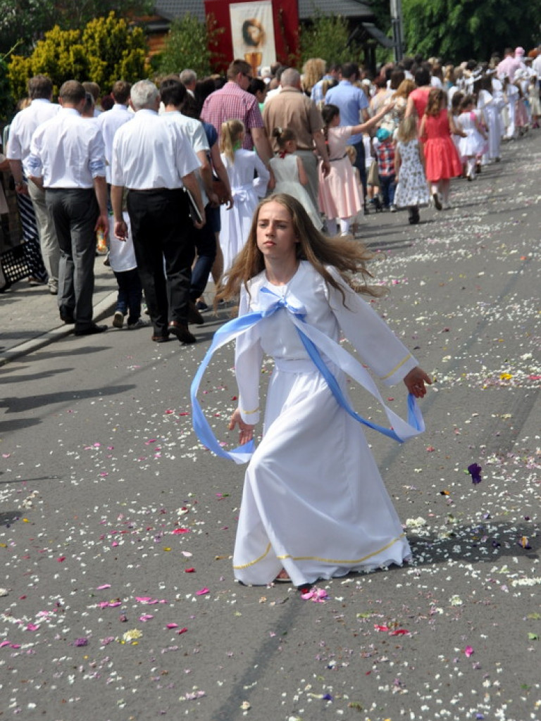 Boże Ciało: Procesje eucharystyczne na ulicach miast (FOTO, VIDEO)