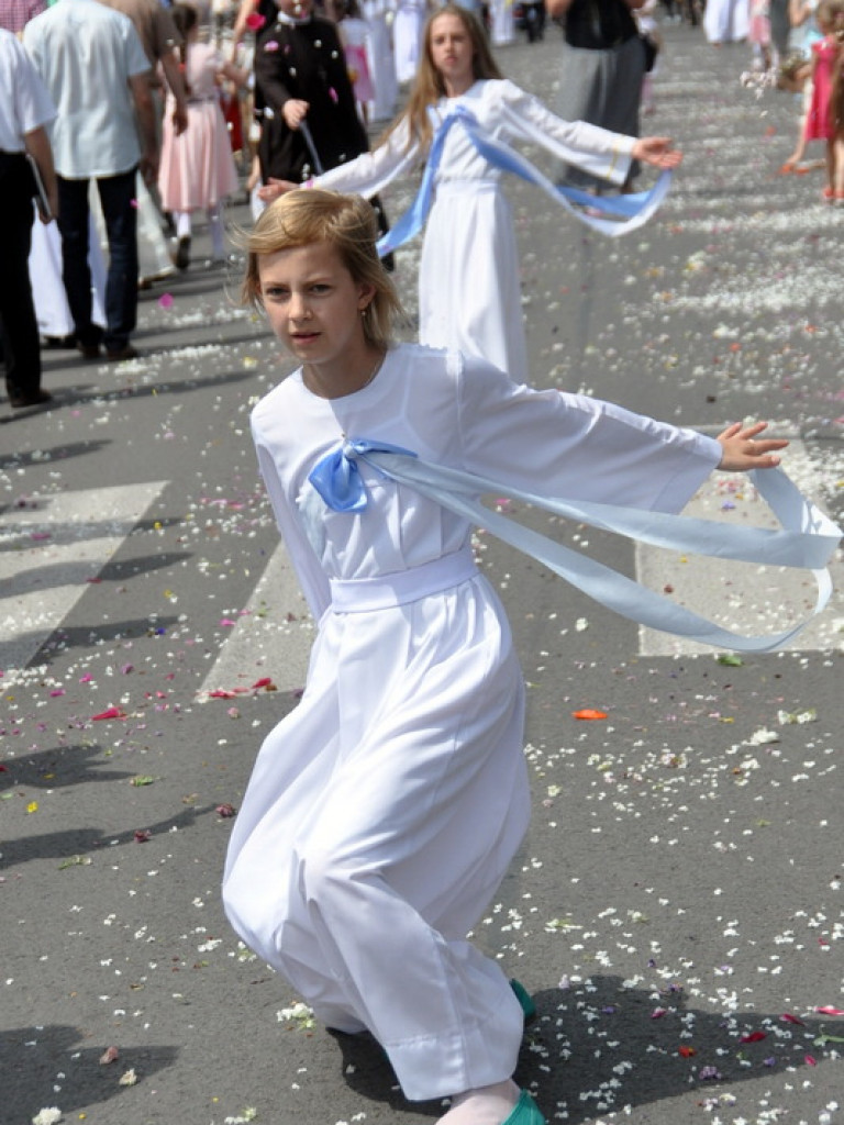 Boże Ciało: Procesje eucharystyczne na ulicach miast (FOTO, VIDEO)