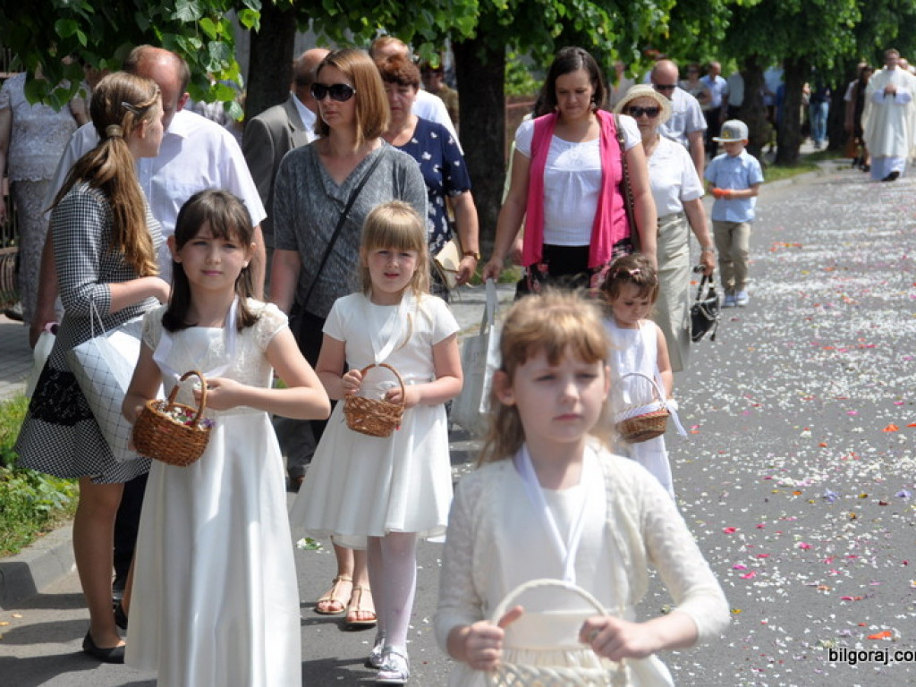 Boże Ciało: Procesje eucharystyczne na ulicach miast (FOTO, VIDEO)