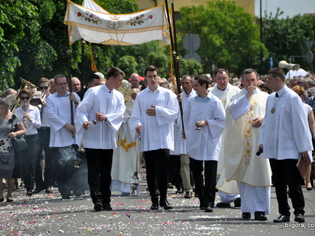 Boże Ciało: Procesje eucharystyczne na ulicach miast (FOTO, VIDEO)