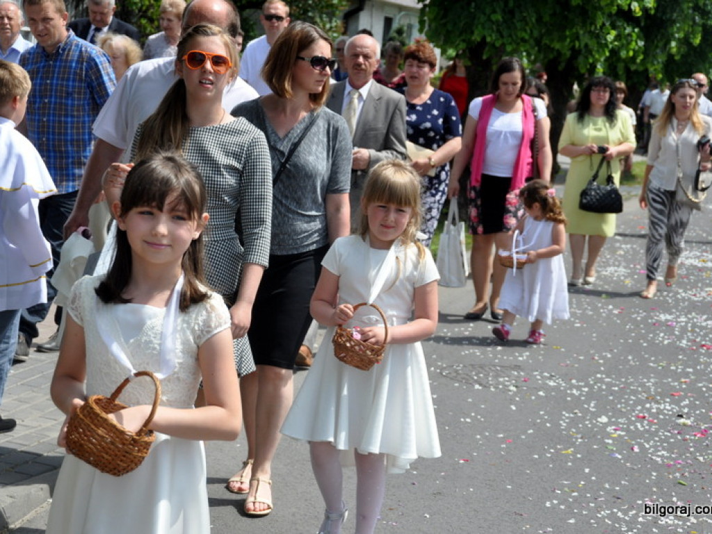 Boże Ciało: Procesje eucharystyczne na ulicach miast (FOTO, VIDEO)