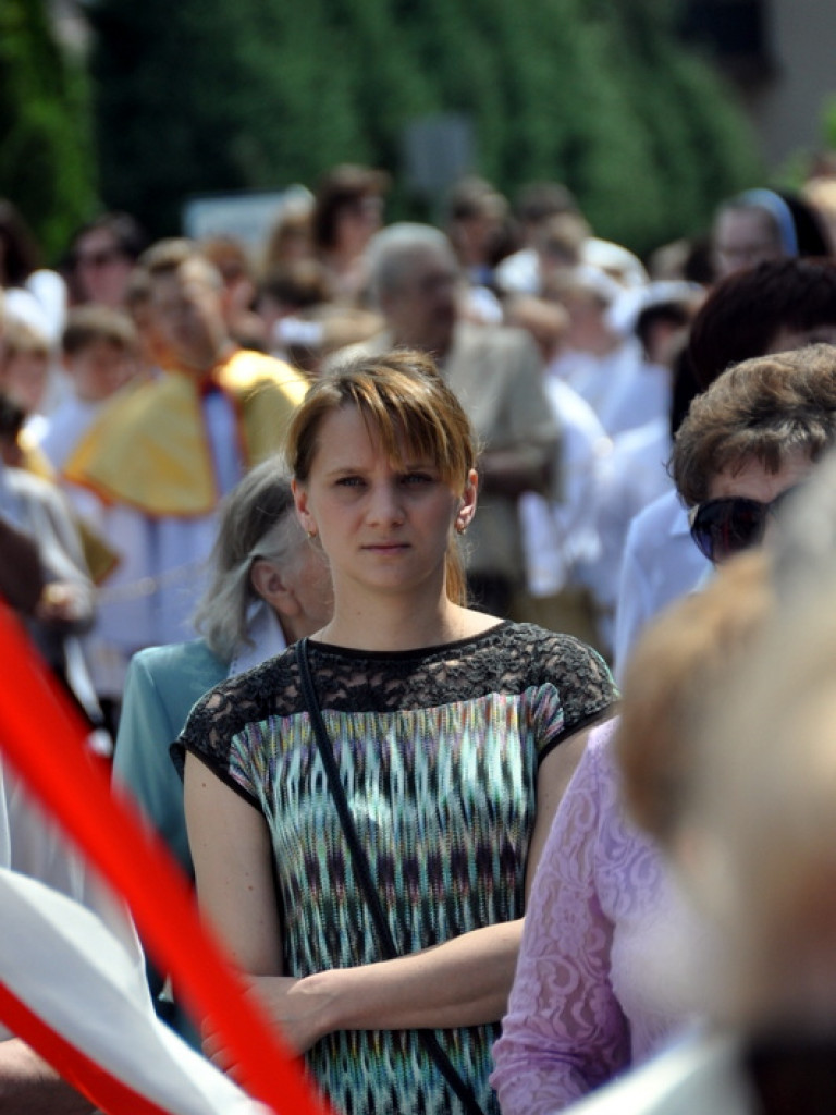 Boże Ciało: Procesje eucharystyczne na ulicach miast (FOTO, VIDEO)