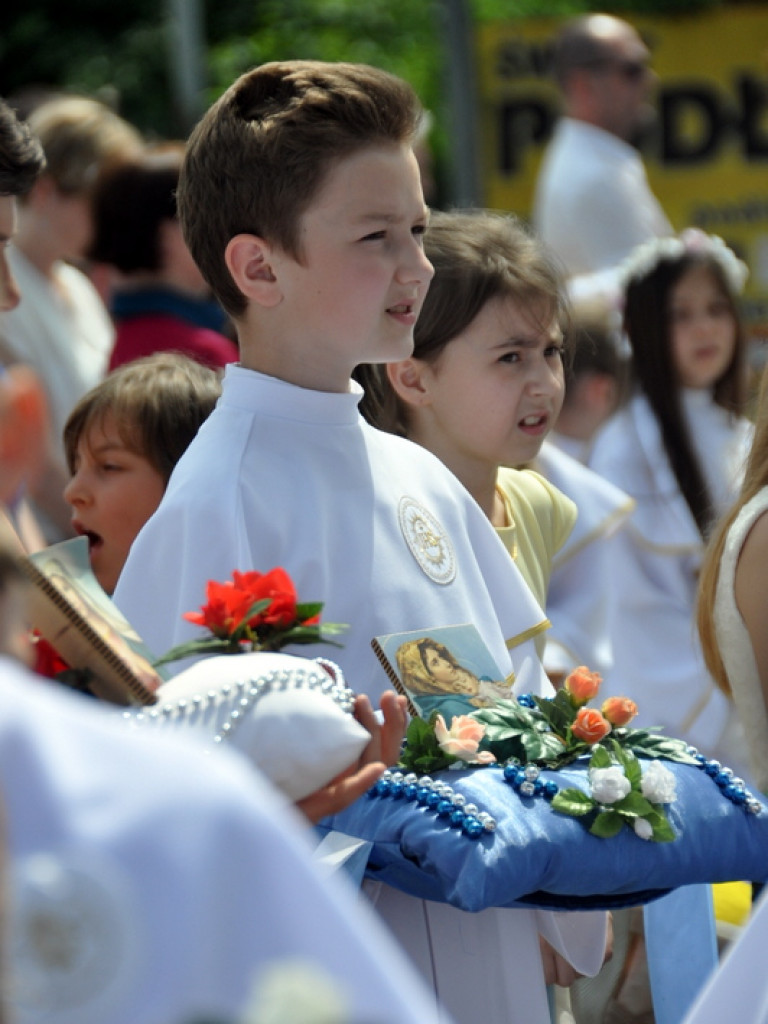Boże Ciało: Procesje eucharystyczne na ulicach miast (FOTO, VIDEO)