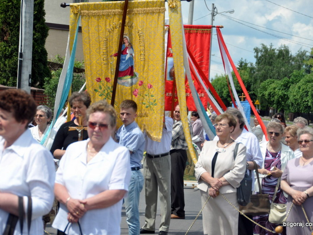 Boże Ciało: Procesje eucharystyczne na ulicach miast (FOTO, VIDEO)