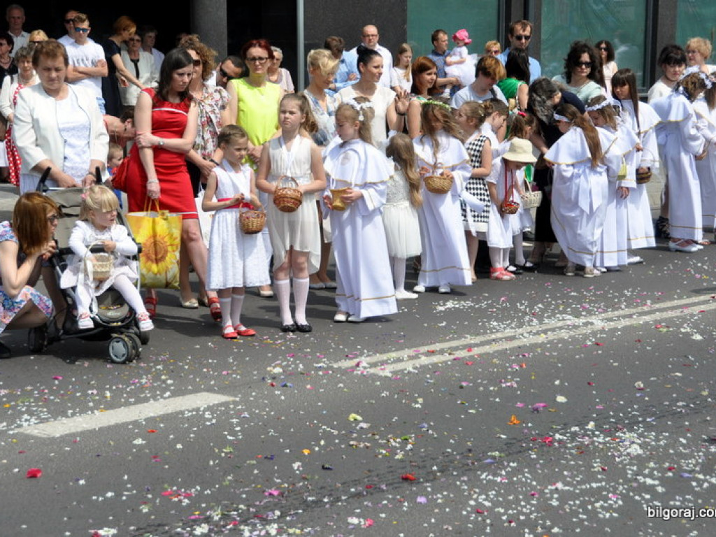 Boże Ciało: Procesje eucharystyczne na ulicach miast (FOTO, VIDEO)