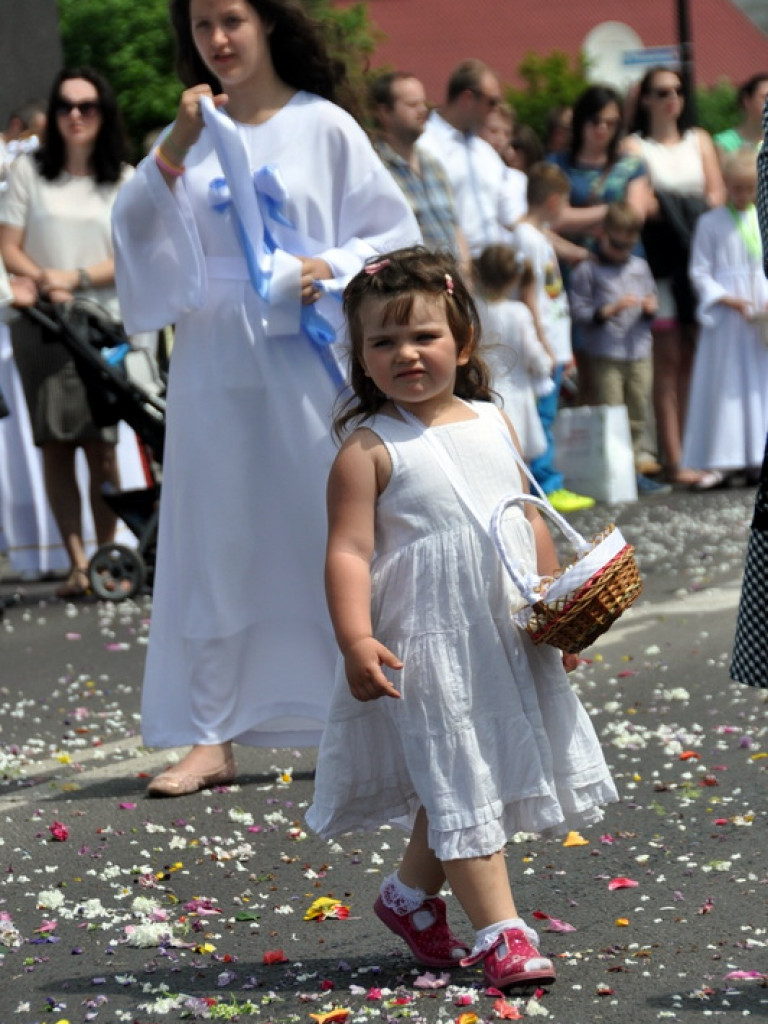 Boże Ciało: Procesje eucharystyczne na ulicach miast (FOTO, VIDEO)