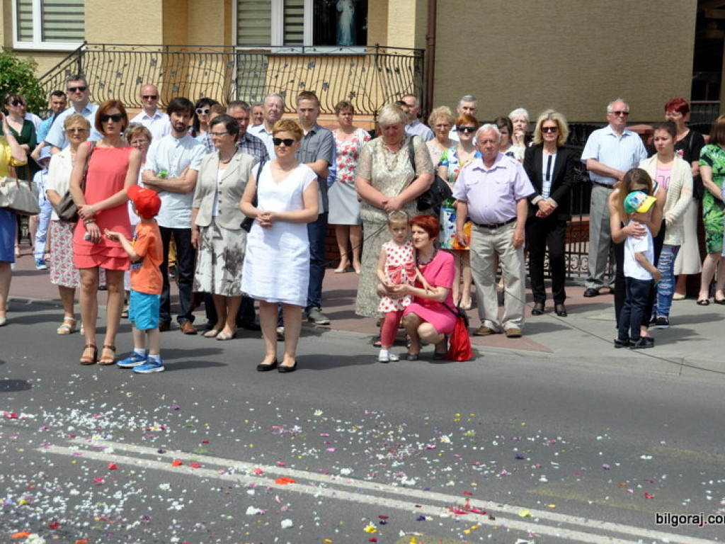 Boże Ciało: Procesje eucharystyczne na ulicach miast (FOTO, VIDEO)